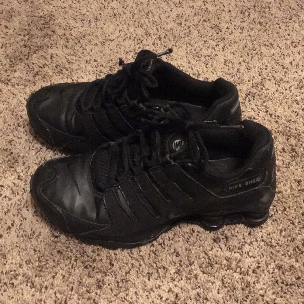 Black Nike Shox